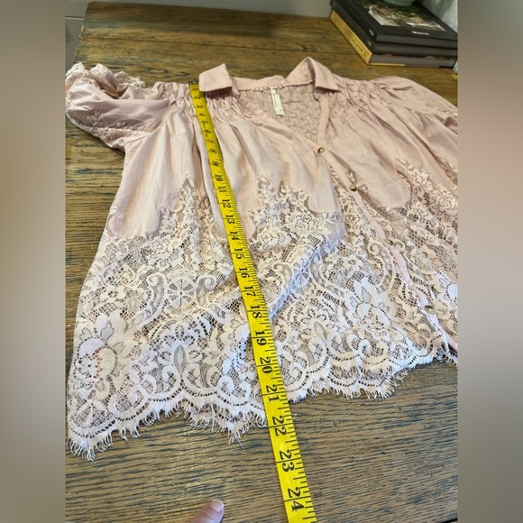 BY ANTHROPOLOGIE • Lace Blouse with Shirred Details • Size XS - Picture 7 of 9